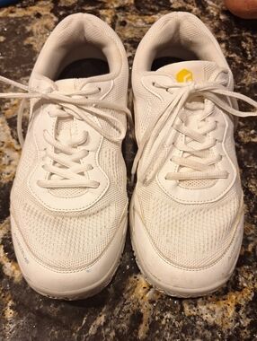 Mens White Athletic Sneakers Pickleball.  8. 5W